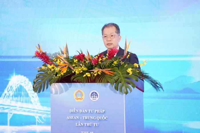 Chánh án Tòa án nhân dân tối cao Việt Nam Nguyễn Văn Quảng phát biểu tại diễn đàn