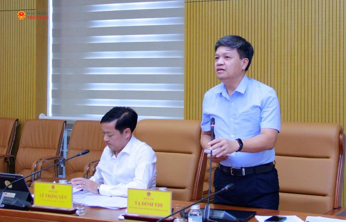 Phó Chủ nhiệm Ủy ban Khoa học, Công nghệ và Môi trường Tạ Đình Thi phát biểu. Ảnh: Khánh Duy