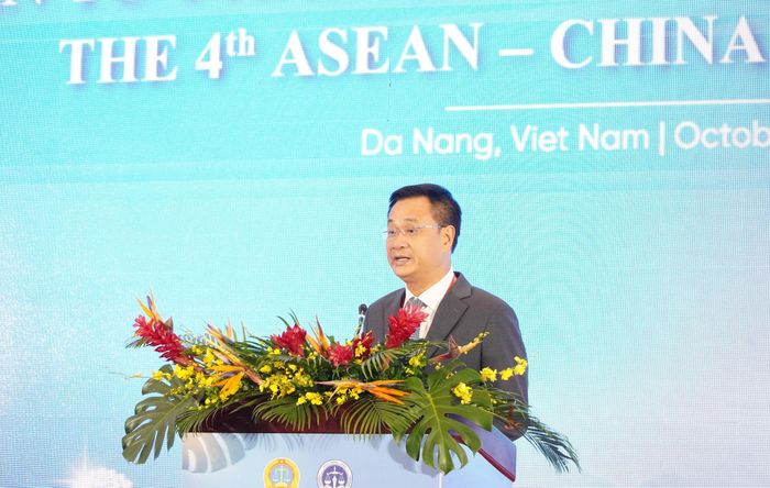 Ủy viên Trung ương Đảng, Bí thư Thành ủy, Trưởng Đoàn ĐBQH thành phố Đà Nẵng Lê Ngọc Quang phát biểu tại Diễn đàn