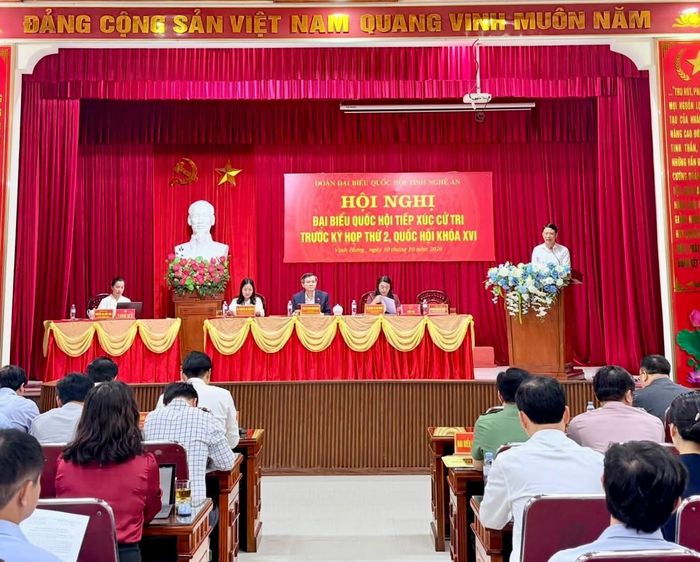 Toàn cảnh Hội nghị tiếp xúc cử tri phường Vinh Hưng. Ảnh: Mặt trận Vinh Hưng