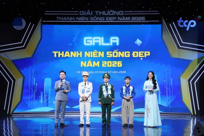 Các thanh niên tiêu biểu giao lưu tại chương trình. Ảnh: Đăng Hải