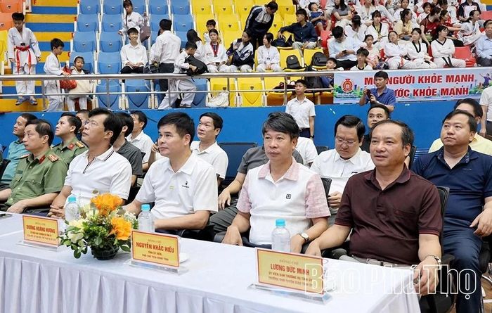 Các đại biểu tỉnh Phú Thọ tham dự lễ phát động.