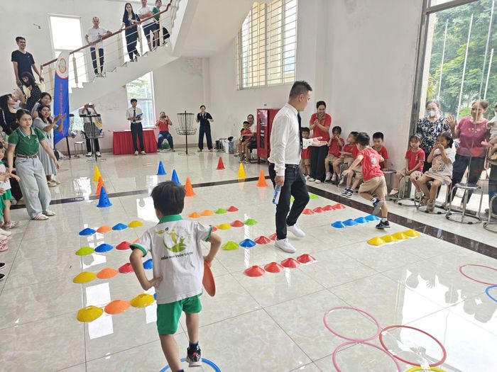 Các vận động viên nhí tham gia thi đấu môn Recsport Kids. Ảnh: Báo và Phát thanh, Truyền hình Hà Nội.