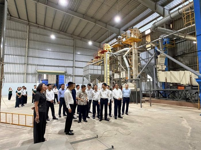 Phó Thống đốc NHNN Phạm Thanh Hà cùng Đoàn công tác đến thăm mô hình hoạt động của Công ty cổ phần chế biến cà phê Sơn La