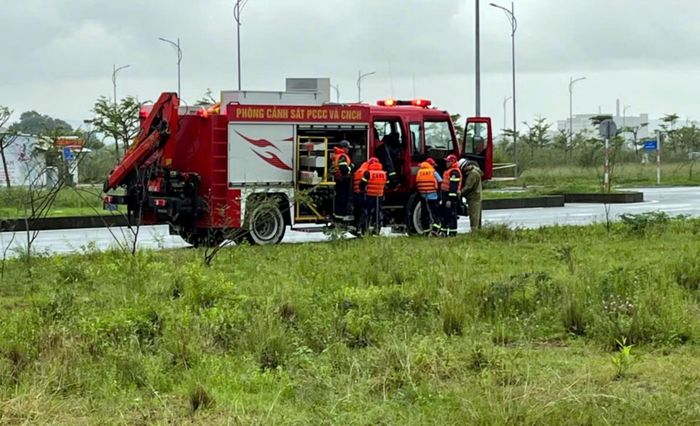 Cảnh sát phòng cháy, chữa cháy và cứu nạn, cứu hộ Công an TP Đà Nẵng được huy động tham gia công tác tìm kiếm.