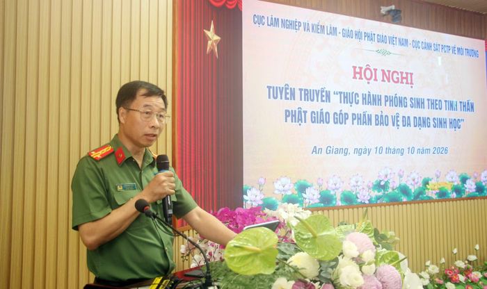 Đại tá Đào Hải Đăng, Phó Giám đốc Công an tỉnh An Giang phát biểu tại hội nghị.