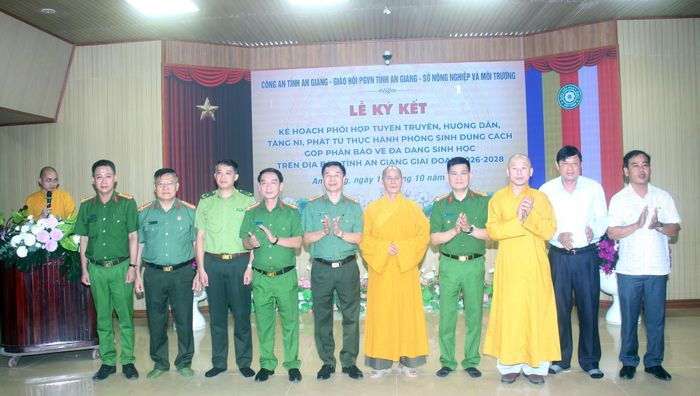 Các đại biểu tại hội nghị.