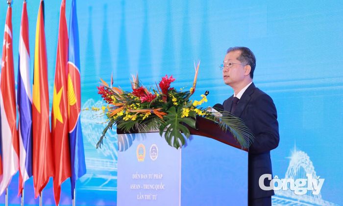 Chánh án TANDTC Việt Nam Nguyễn Văn Quảng phát biểu khai mạc diễn đàn.