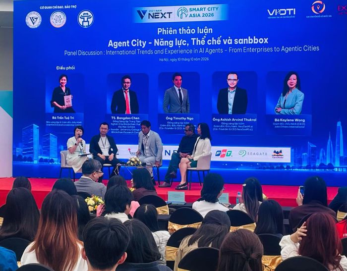 Các đại biểu tham dự tham gia thảo luận vấn đề.