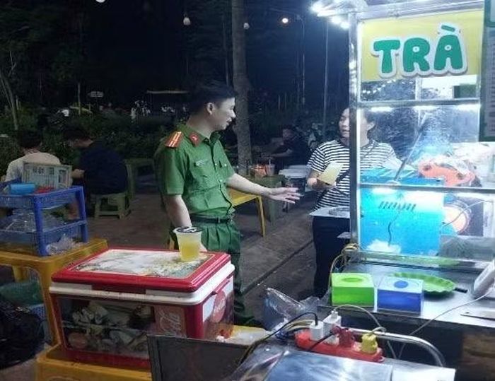 Công an tỉnh Phú Thọ tuyên truyền, khuyến cáo các cơ sở kinh doanh chấp hành nghiêm quy định về chế biến, bảo quản thực phẩm.