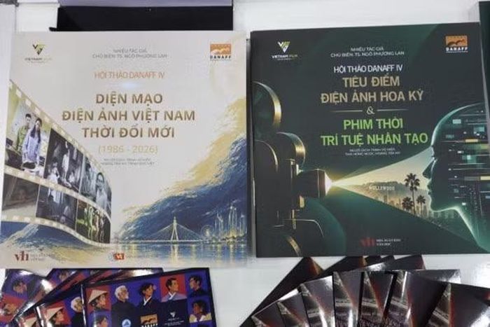 Cận cảnh gian trưng bày điện ảnh Việt Nam.