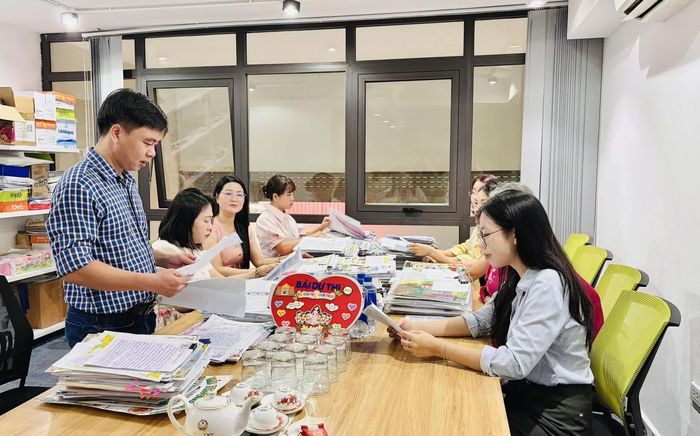 Nhà báo Nguyễn Ngọc Quang, Tổng Thư ký Tạp chí Trẻ em Việt Nam, Phó Trưởng Ban tổ chức, phổ biến quy chế và bộ tiêu chí chấm thi vòng sơ khảo. (Ảnh: Quỳnh Ly)