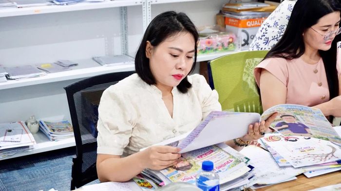 Cô Thu Huyền kỳ vọng từ cuộc thi “Trường học hạnh phúc” sẽ tạo cơ hội để học sinh tự tin bày tỏ suy nghĩ về lớp học, thầy cô và môi trường học tập. Qua đó, giáo viên, nhà trường và phụ huynh có thêm cơ sở để thấu hiểu, điều chỉnh và đồng hành cùng các em. (Ảnh: Minh Hằng)
