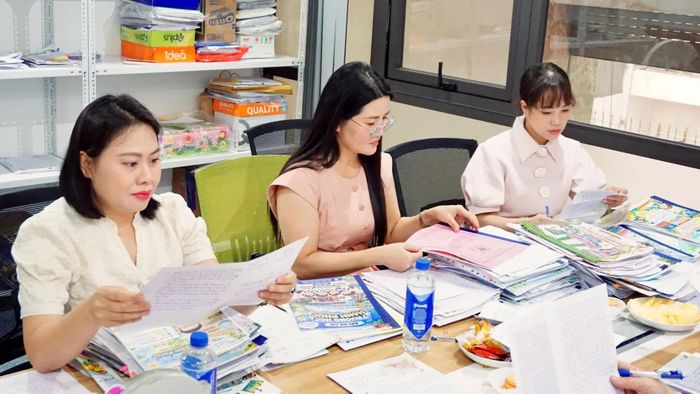 Các thành viên Ban giám khảo vòng sơ khảo tập trung đánh giá các tác phẩm, ưu tiên cảm xúc chân thật, góc nhìn riêng và những câu chuyện giàu ý nghĩa từ chính trải nghiệm của học sinh.