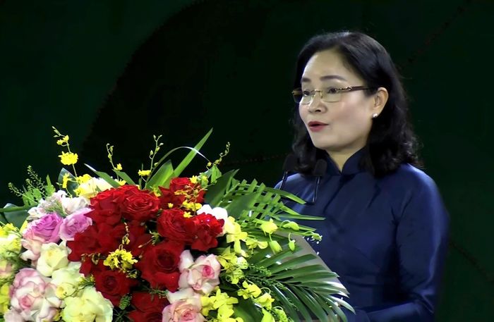 Thứ trưởng Bộ Văn hoá, Thể thao và Du lịch, Trưởng Ban Chỉ đạo Ngày hội Văn hoá dân tộc Mông lần thứ IV Trịnh Thị Thủy phát biểu khai mạc.