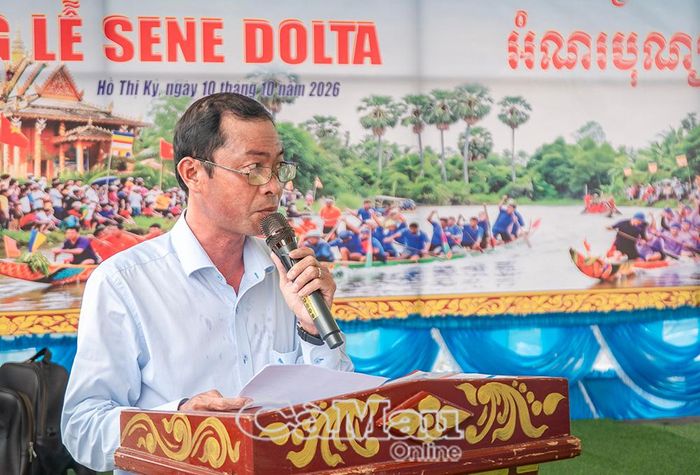 Ông Nguyễn Việt Bắc, Trưởng phòng Văn hoá - Xã hội Xã Hồ Thị Kỷ, phát biểu tại cuộc thi.