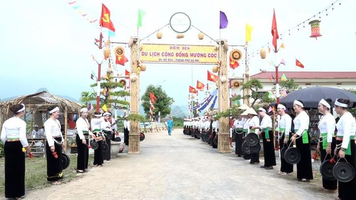 Các lễ hội truyền thống góp phần bảo tồn di sản văn hóa, mở ra cơ hội phát triển du lịch gắn với sinh kế bền vững. Ảnh: Thu An - Nguyễn Quyền