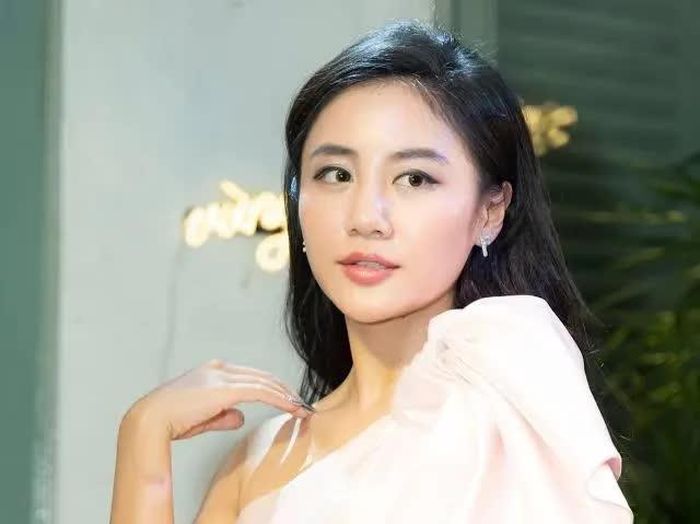 Nữ ca sĩ từng công khai yêu Lê Hiếu 3 năm.