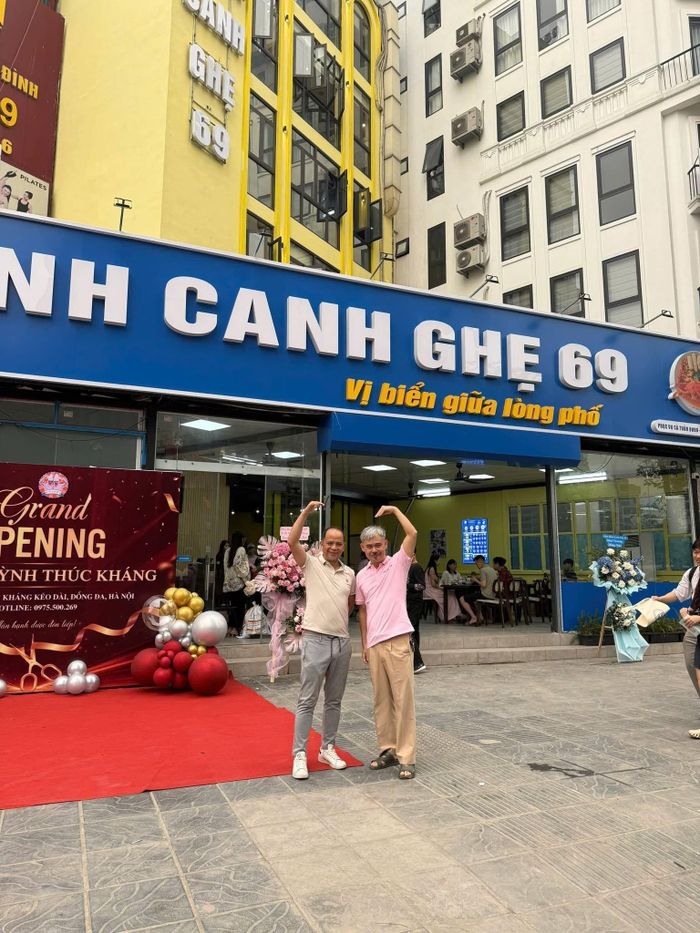 NS Vĩnh Xương và NS Anh Tuấn kinh doanh quán ăn ngày càng thành công, có chi nhánh ở các tỉnh, thành phố.