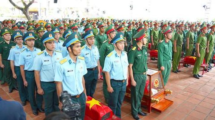 Từ sáng sớm, các lực lượng được phân công đã có mặt tại Công viên Văn hóa Lê Thị Riêng