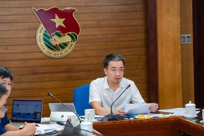 Đồng chí Nguyễn Tường Lâm, Bí thư Trung ương Đoàn, Chủ tịch Hội đồng Giải thưởng, chủ trì phiên họp thứ nhất – Giải thưởng KHCN Quả Cầu Vàng năm 2026. Ảnh: CYTAST