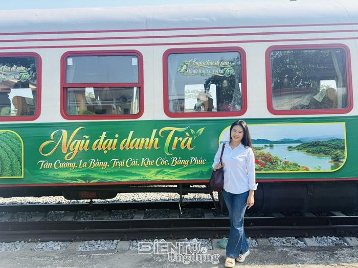 Du khách trải nghiệm chuyến tàu di sản