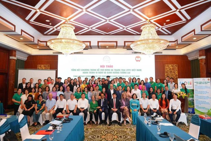 Các đại biểu chụp ảnh lưu niệm tại hội thảo tổng kết 10 năm Chương trình FFF tại Việt Nam. Ảnh: Quang Lịch