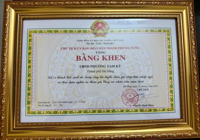 Phường Tam Kỳ được Chủ tịch UBND TP Đà Nẵng tặng Bằng khen vì có thành tích xuất sắc trong công tác tuyển quân và thực hiện nghĩa vụ tham gia Công an nhân dân năm 2026.