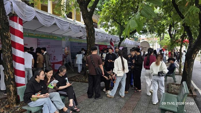 Triển lãm, trải nghiệm với 15 gian hàng doanh nghiệp