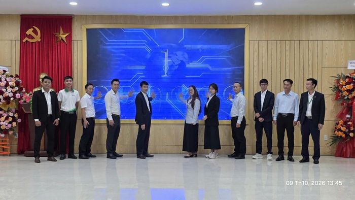 Các đại biểu tham dự thực hiện nghi thức “Thắp sáng hành trình 2026”