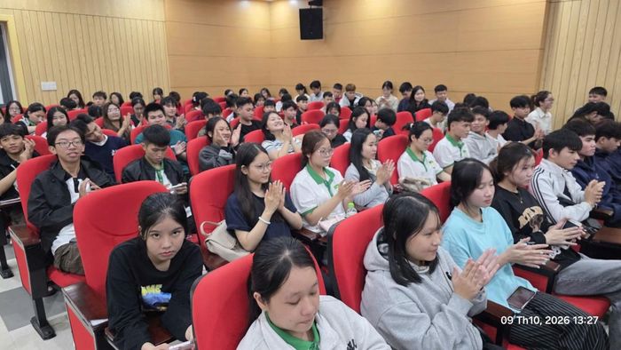 Các sinh viên tham gia Ngày hội định hướng