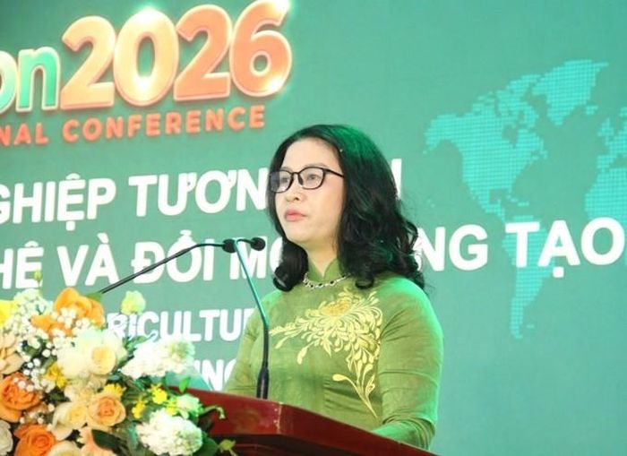 Giáo sư, Tiến sĩ Nguyễn Thị Lan - Giám đốc Học viện Nông nghiệp Việt Nam phát biểu tại hội thảo