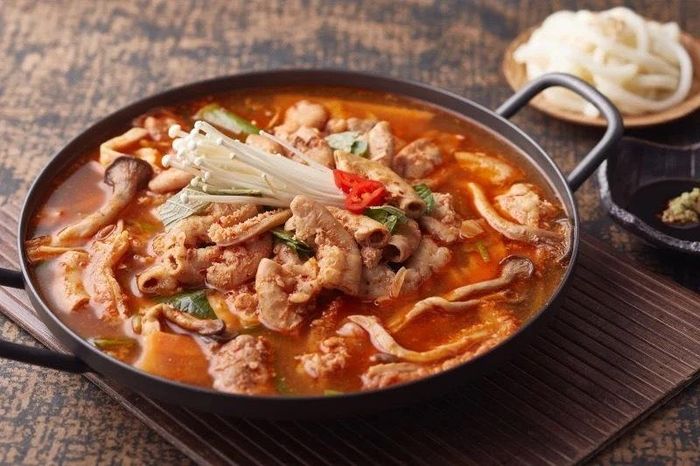 Món lòng bò hầm nhừ được nhiều người Hàn Quốc yêu thích vào mùa đông. (Ảnh: Visit Korea)