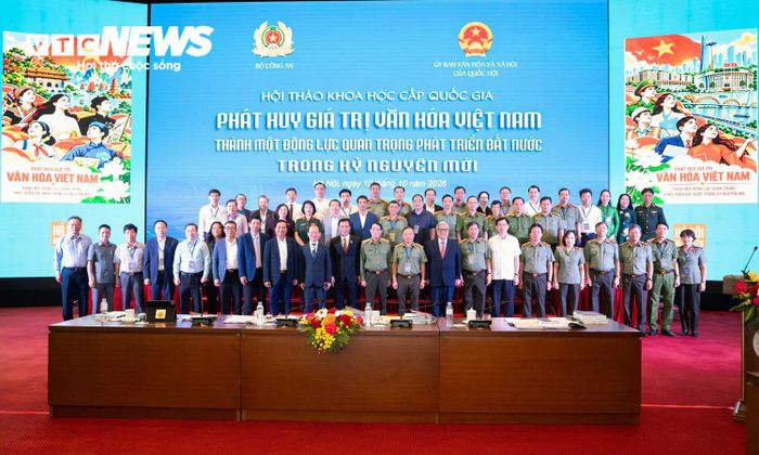 Các đại biểu tham dự hội thảo.