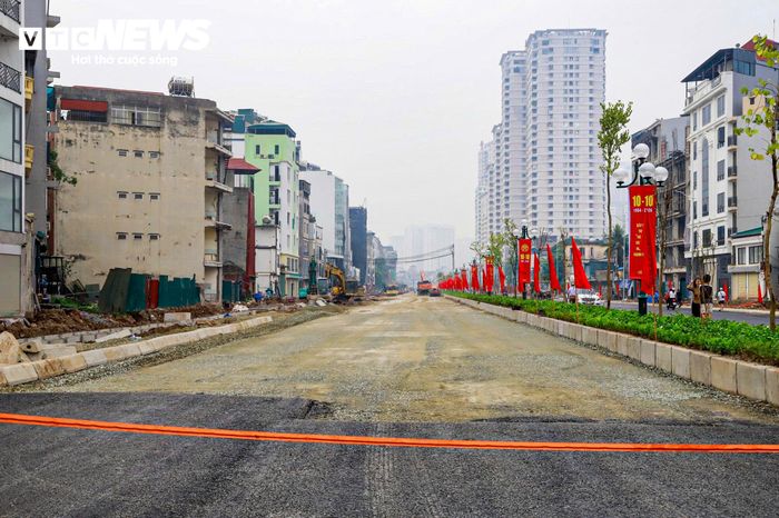 Trong khi đó, một số hạng mục trên tuyến vẫn đang được thi công.