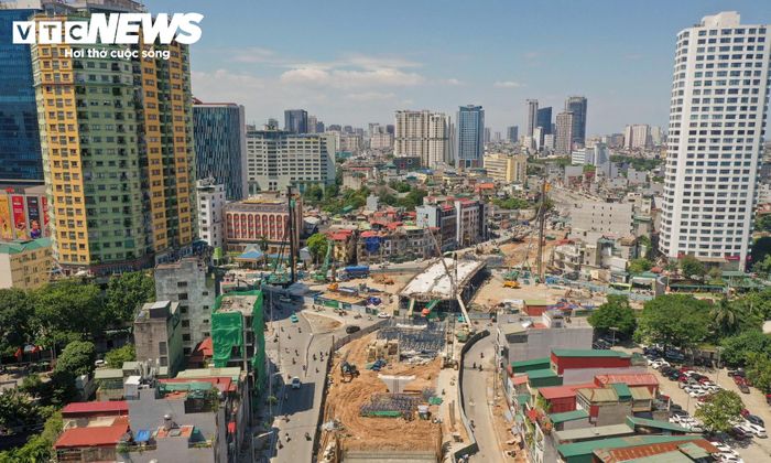 Trong số các đốt dầm đang triển khai, S4 nằm trên đường găng tiến độ của công trình. Việc hoàn thành đốt dầm này là cơ sở để tiếp tục thực hiện các đốt S3 và S5. Cùng với kết cấu cầu, các đơn vị cũng triển khai tường chắn, đường đầu cầu, hệ thống chiếu sáng và những hạng mục phụ trợ.