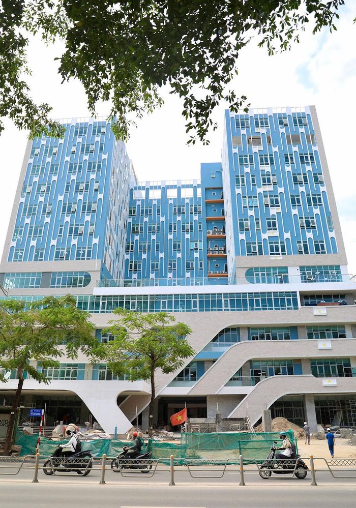 Công trình Bệnh viện Tim Hà Nội cơ sở 2 đang hoàn thiện những công đoạn cuối cùng để phục vụ người dân.