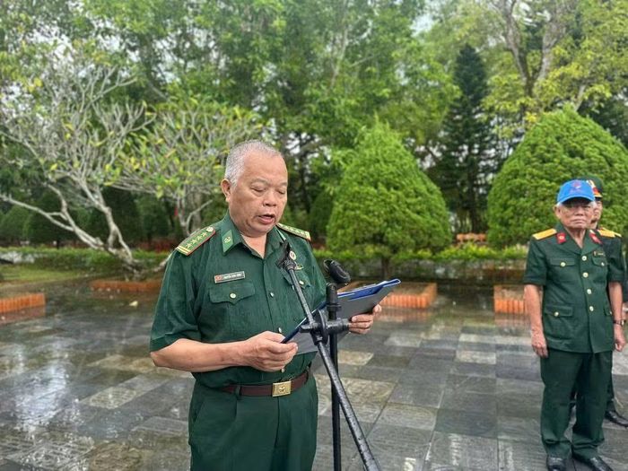Ông Nguyễn Xuân Tùng trong chuyến về nguồn, giáo dục truyền thống tại Quảng Ninh. Ảnh: P.V