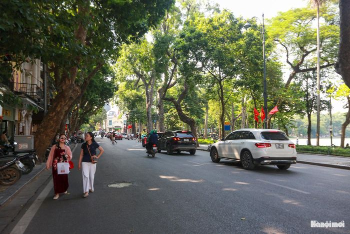 Phố Hàng Khay ngày nay đã từng là con đường ghi dấu của đoàn quân giải phóng đi qua.