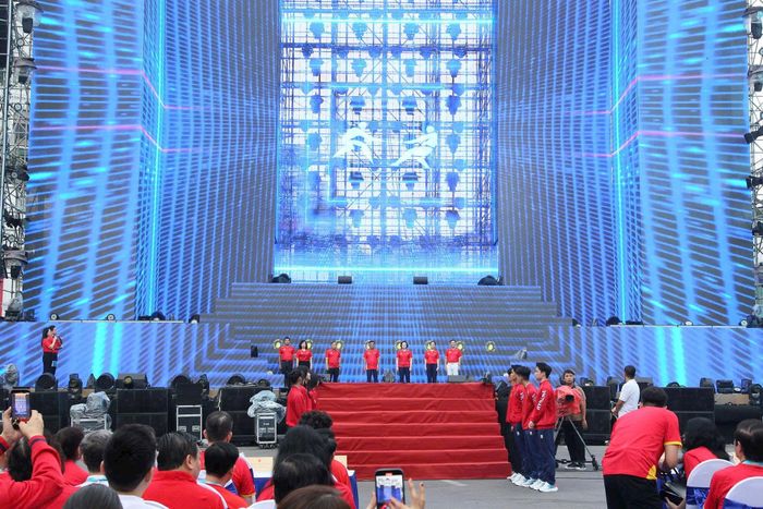 Lãnh đạo Đảng, Nhà nước nhấn nút phát động phong trào. Ảnh: Bùi Lượng