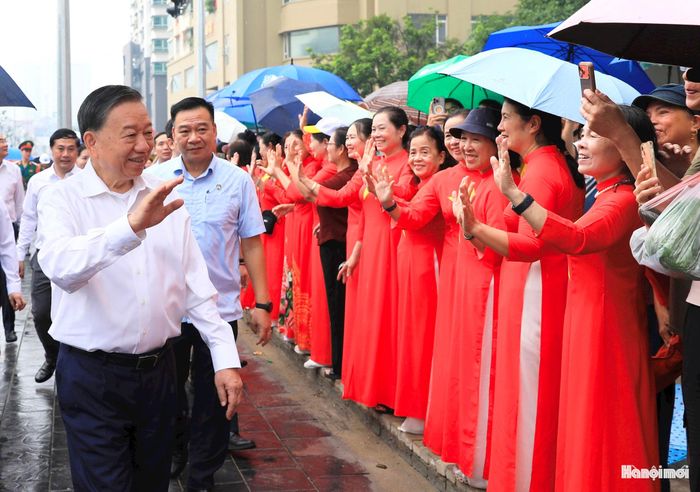 Tổng Bí thư, Chủ tịch nước Tô Lâm với người dân Thủ đô.