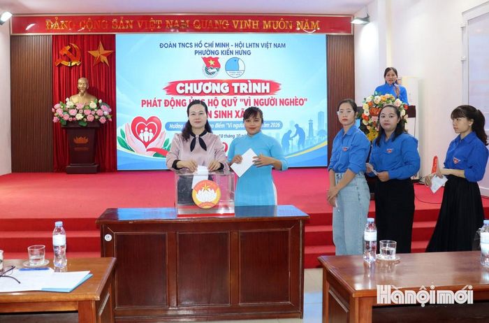 Phát động chương trình ủng hộ Quỹ “Vì người nghèo và an sinh xã hội”. Ảnh: Tuấn Điệp