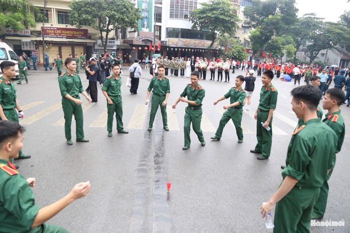 Các hoạt động vận động thể chất mang đến cơ hội giao lưu, kết nối, khuyến khích người dân hình thành thói quen tập luyện thường xuyên.
