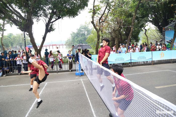 Không khí hào hứng tại khu vực tổ chức góp phần lan tỏa thông điệp về vai trò của việc rèn luyện thể chất đối với sức khỏe mỗi người.