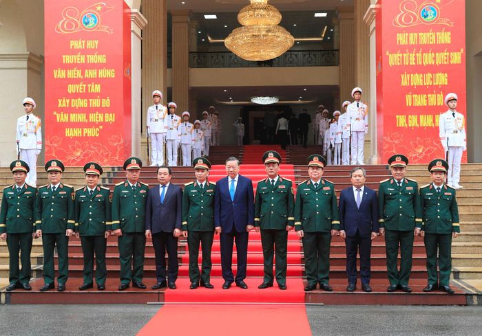 Tổng Bí thư, Chủ tịch nước Tô Lâm và các đồng chí lãnh đạo Quân ủy Trung ương, Bộ Quốc phòng, thành phố Hà Nội, Bộ Tư lệnh Thủ đô Hà Nội đến dự lễ kỷ niệm. Ảnh Quang Thái