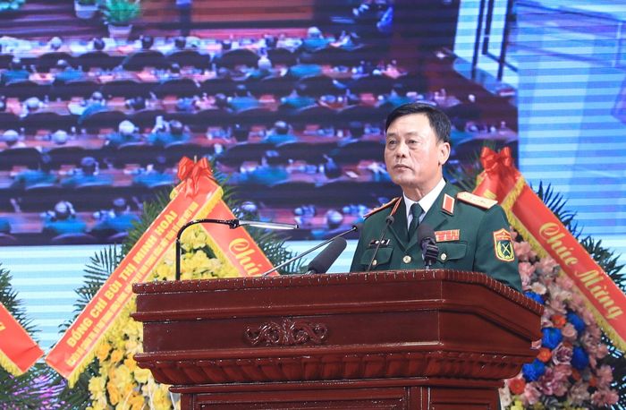 Trung tướng Đào Văn Nhận, Tư lệnh Bộ Tư lệnh Thủ đô Hà Nội trình bày diễn văn tại Lễ kỷ niệm. Ảnh Quang Thái