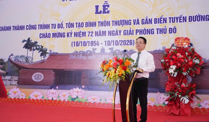 Phó Chủ tịch UBND xã Phù Đổng Nguyễn Đình Quang phát biểu tại buổi lễ. Ảnh: Nguyễn Sơn