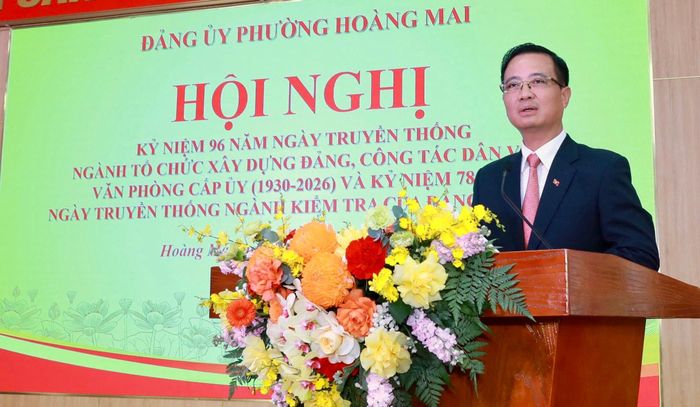 Bí thư Đảng ủy, Chủ tịch HĐND phường Hoàng Mai Nguyễn Xuân Linh phát biểu chỉ đạo. Ảnh: Trần Oanh
