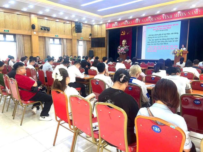Hội nghị tuyên truyền thay đổi hành vi để nâng cao nhận thức cho chủ cơ sở kinh doanh dịch vụ trên địa bàn phường Hoàn Kiếm. Ảnh: Khuất Thị Nhung
