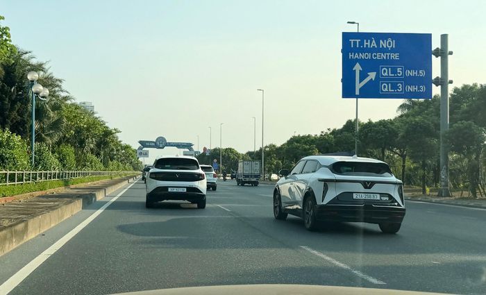 Tiêu thụ xe điện được thúc đẩy một phần do chi phí xăng, dầu đang ở mức cao. Ảnh: Hoàng Linh